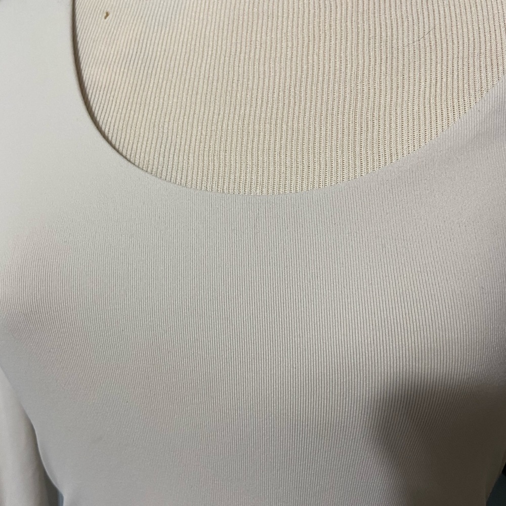 Aritzia Babaton Contour Scoopneck Longsleeve - Picture 8 of 8